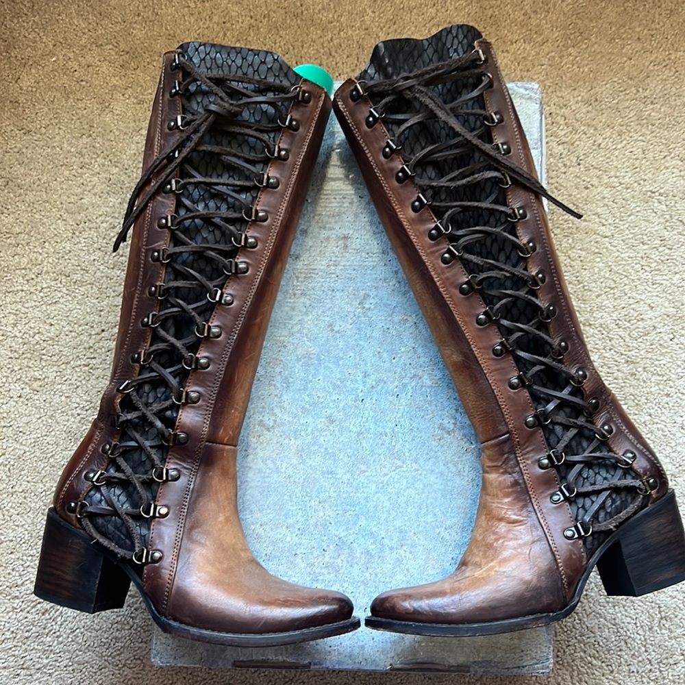 Freebird, WYATT. Brown, size 8. Excellent condition!